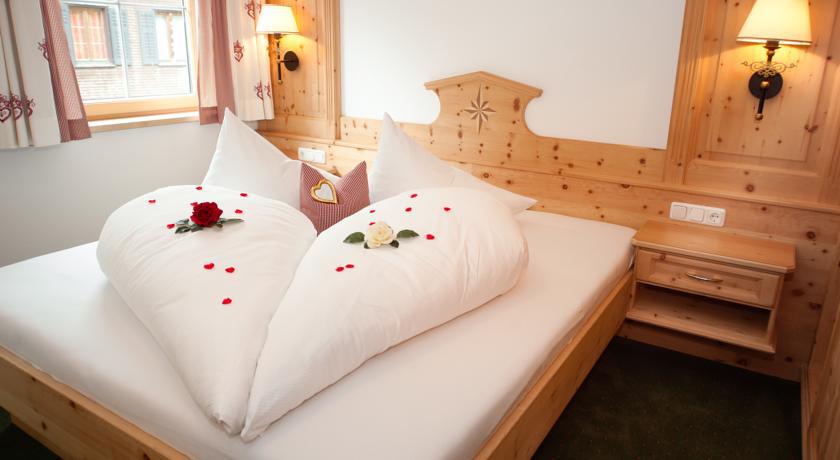 Ferienschloessl Harmonie Hotel Holzgau Exterior photo