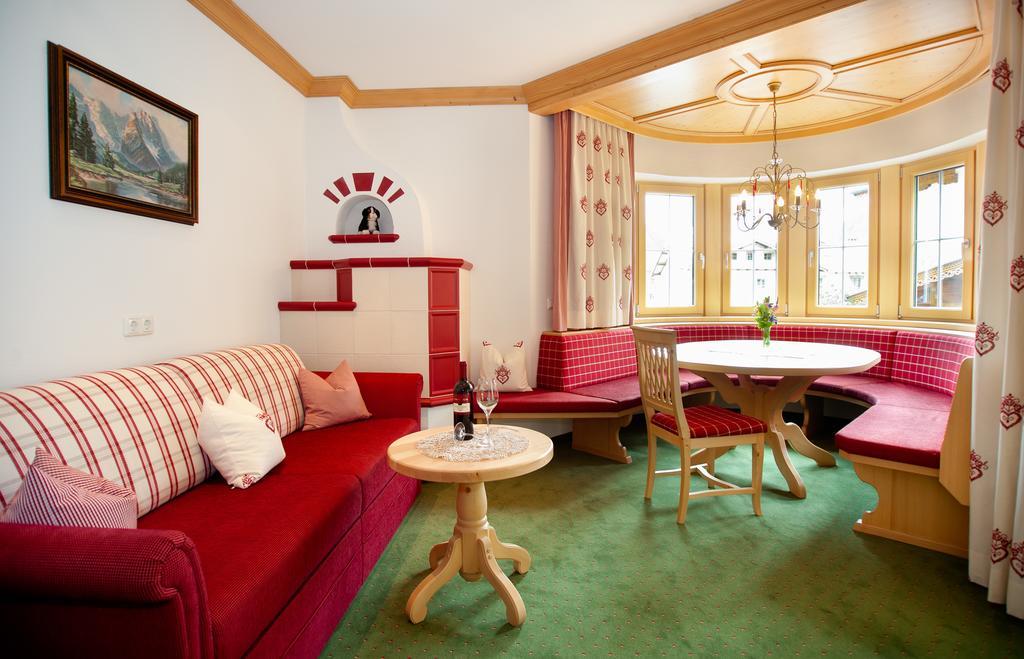 Ferienschloessl Harmonie Hotel Holzgau Room photo